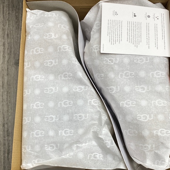 UGG Lowmel Sneakers – Women’s Casual Shoes – Comfortable & Stylish – Authentic - Picture 5 of 9